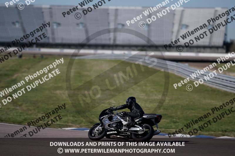 Rockingham no limits trackday;enduro digital images;event digital images;eventdigitalimages;no limits trackdays;peter wileman photography;racing digital images;rockingham raceway northamptonshire;rockingham trackday photographs;trackday digital images;trackday photos